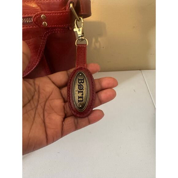 Børn Red Leather Crossbody Bag - Stylish and Practical! - Picture 5 of 12